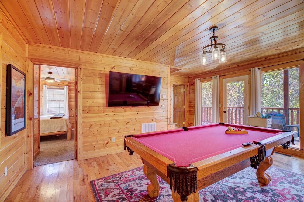 All Ya Need 4 Bedroom Cabin