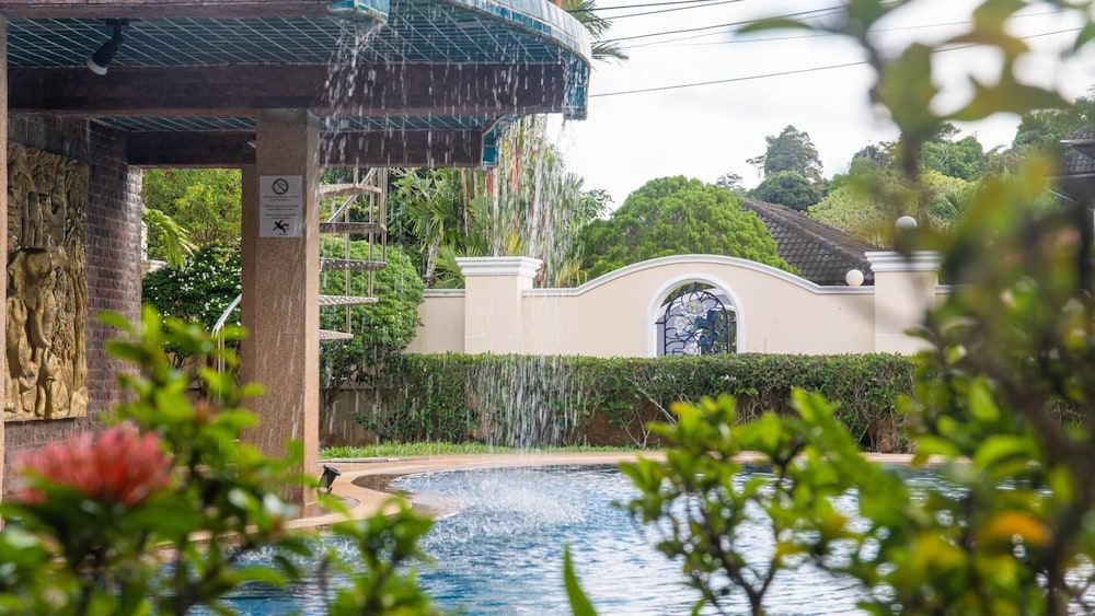 7 Bedroom Pool Villa in Kathu SV1
