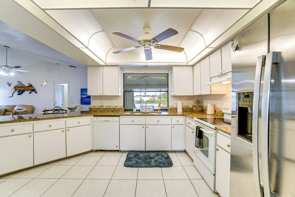4 Mi to Beach: Canal-front Home in Port Charlotte!