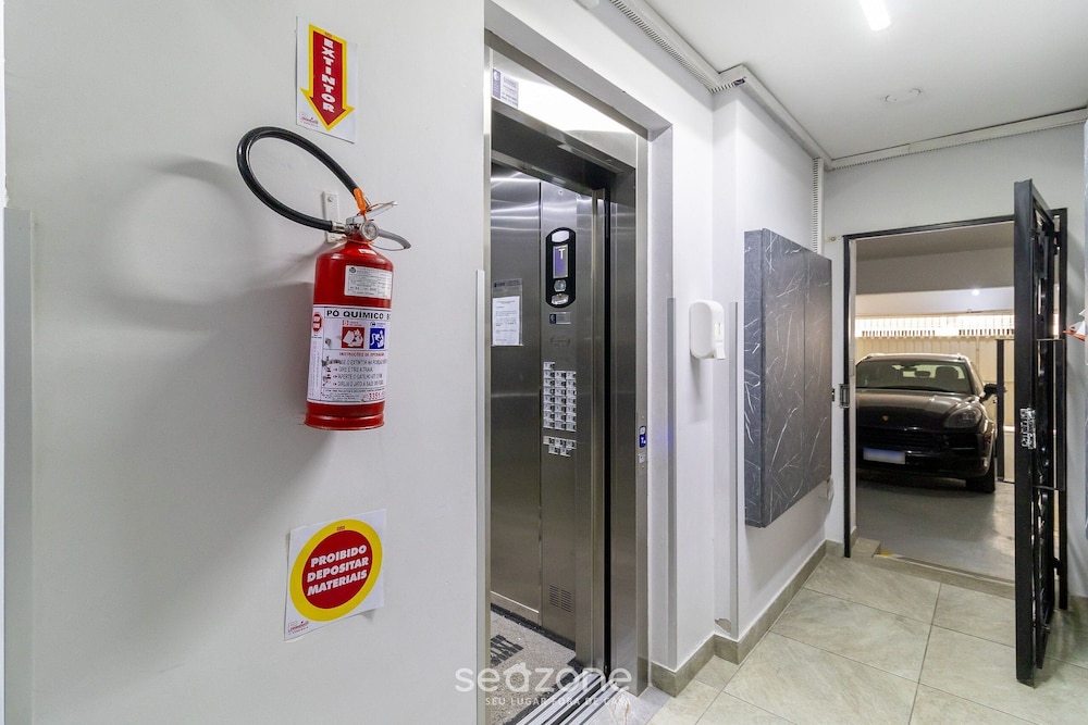 3 Bedroom Aprt w/ Suite 200m fr/ the Beach Ime1001