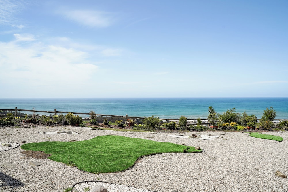 Stunning 2BR Ocean Mountain Sunset View