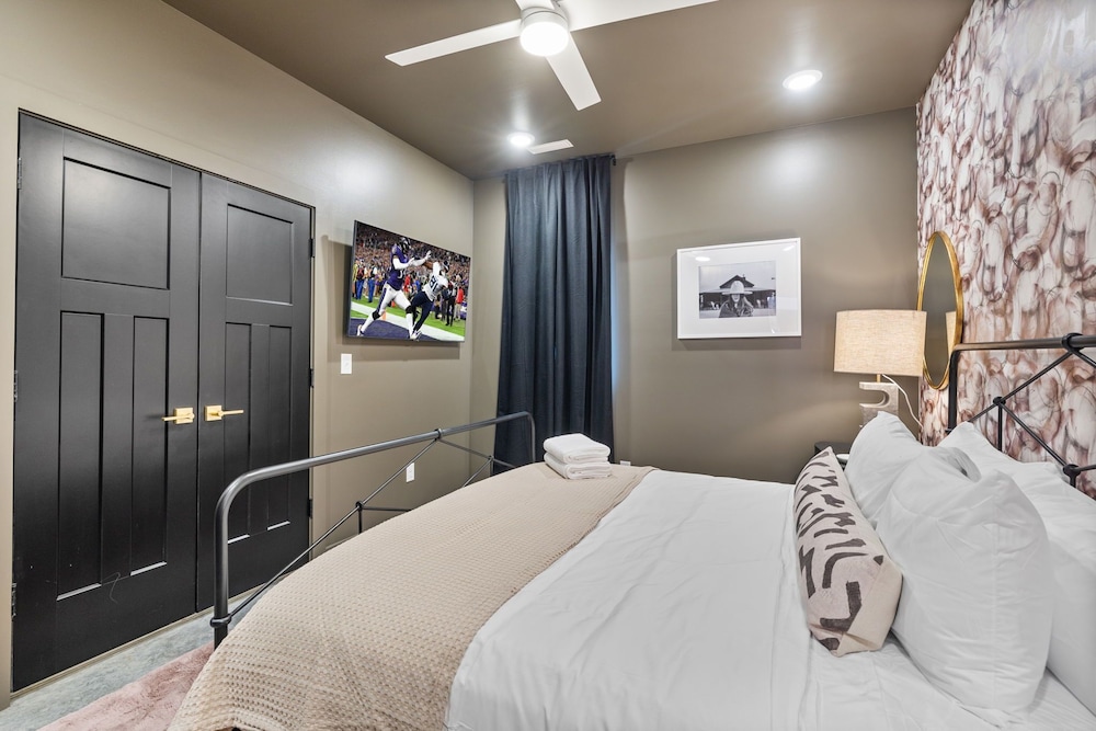 Modern Cowboy - Private Balcony - Mins To Broadway
