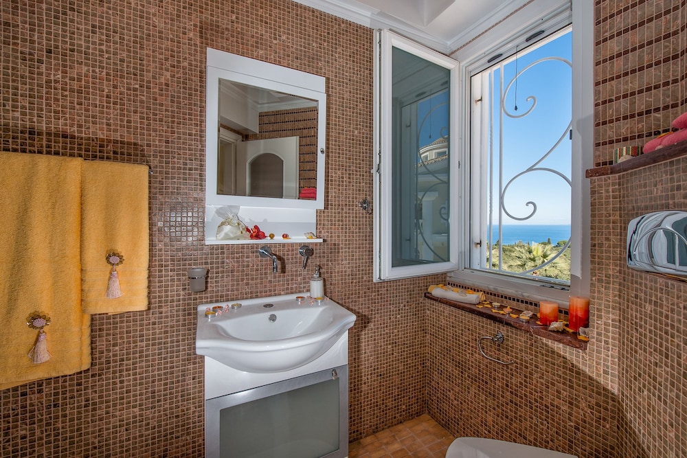 Frido Luxury Villa