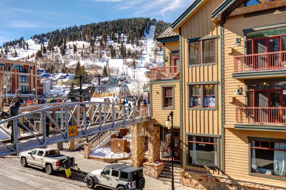 Lift Lodge 2 Bedrooms LLC103 by KBM view 5