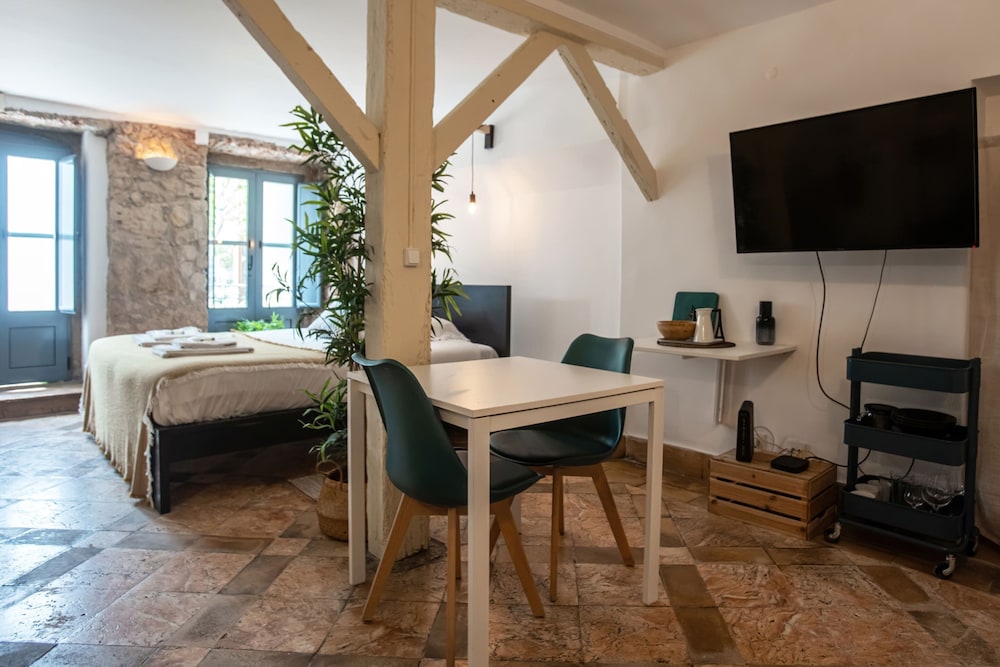 Original Photographers Studio Apartment in Alcântara view 3