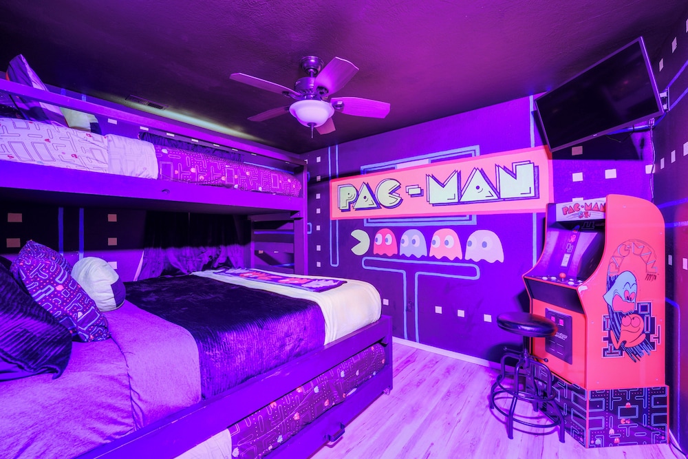 'groovy Games Getaway' Holiday Stay in Branson!