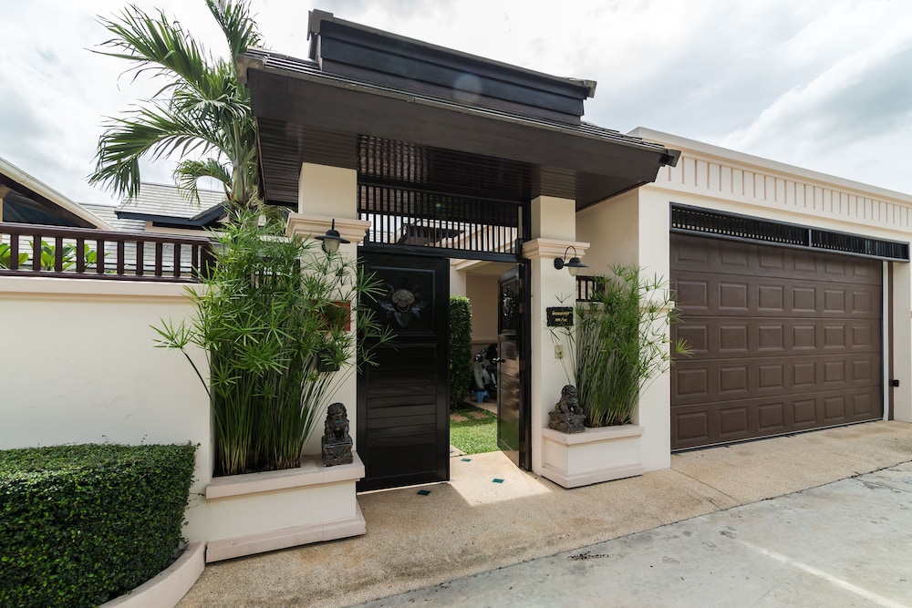 4 Bedroom Private Bali Style Villa HH1