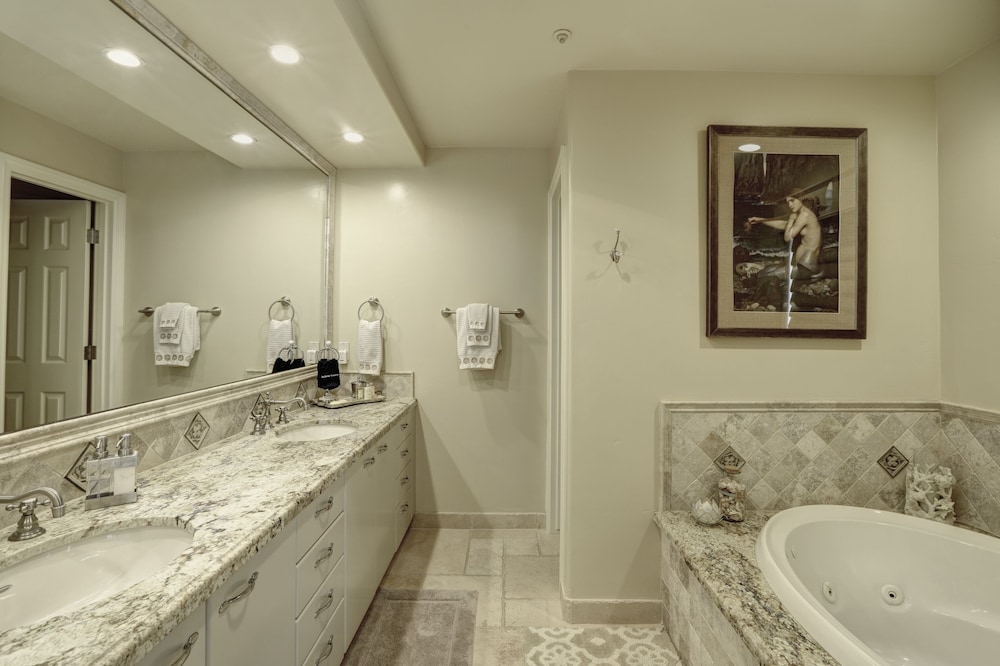 150 Ocean View 2 Bedroom Condo by Redawning view 4