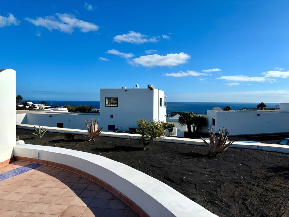 Apartment Florencia With Pool & Wifi in Puerto del Carmen, Lanzarote