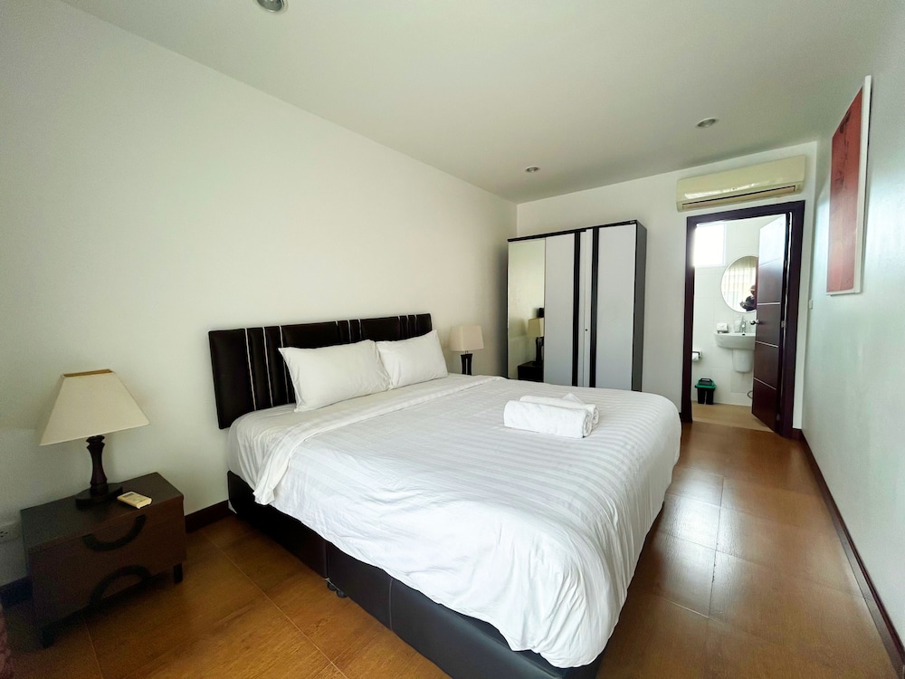 3BR Villa Rooftop Pool Gym Near BeachV28