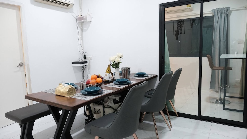 Modern Private Pool Villa in Sukhumvit