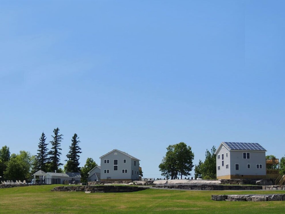 Angel Rock Waterfront Cottages and Vacation Homes