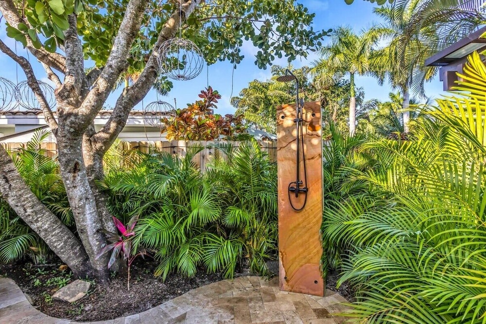 New Waterfront Oasis, Minutes to Beach, Eats, Shops