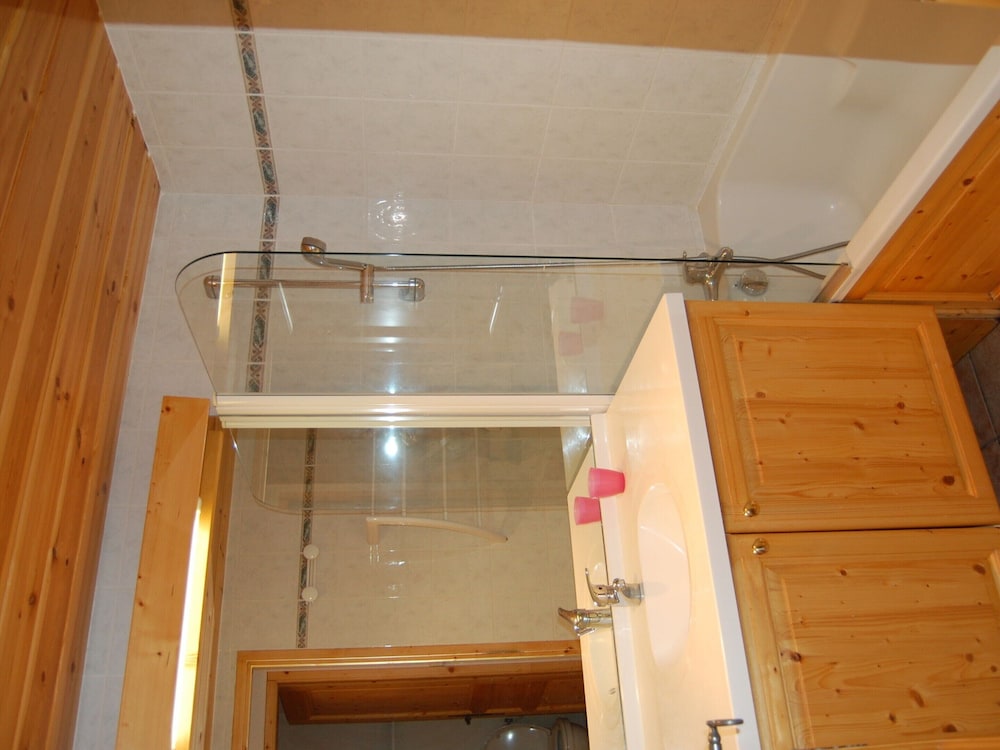 Spacious Holiday Home Near Center of Champagny