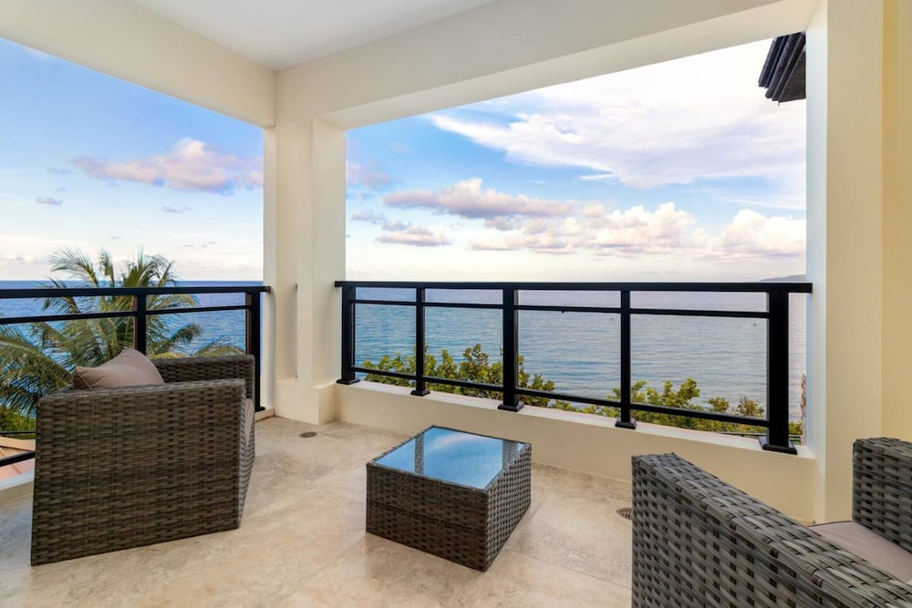Panoramic Cliffside Luxe Villa