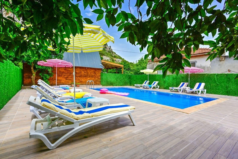 Garden bungalov