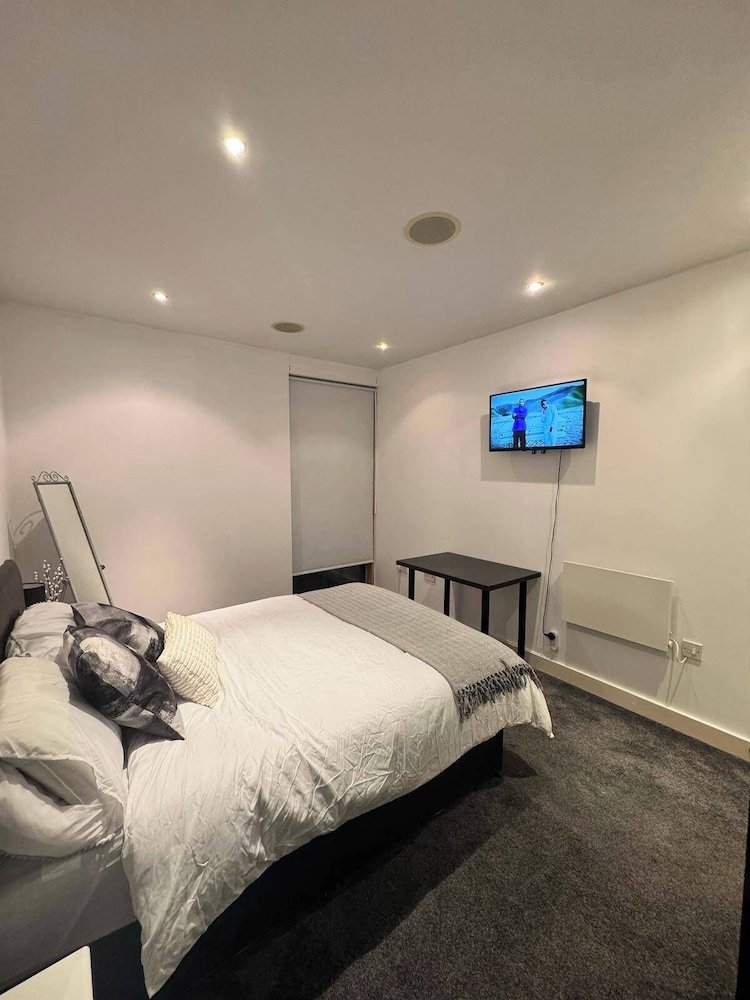 2 Bedrooms - Sleeps 4 - Parking - Petok