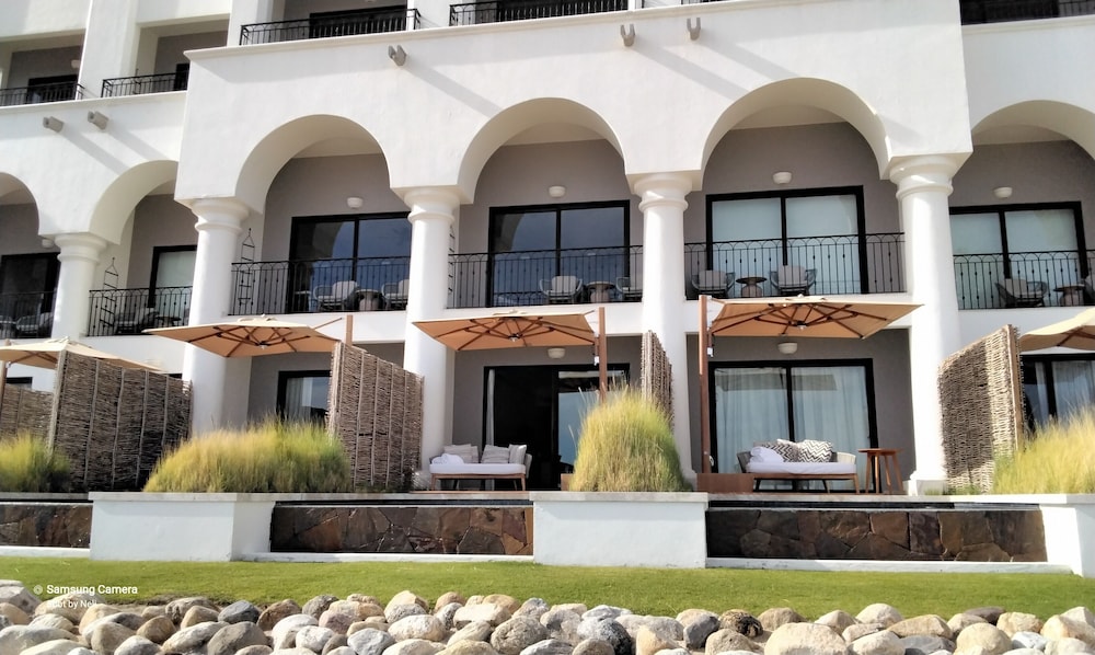 Ocean view beach suite