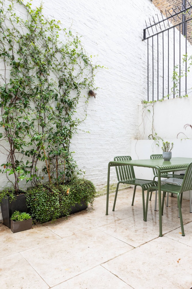 Redcliffe Square XII by Onefinestay