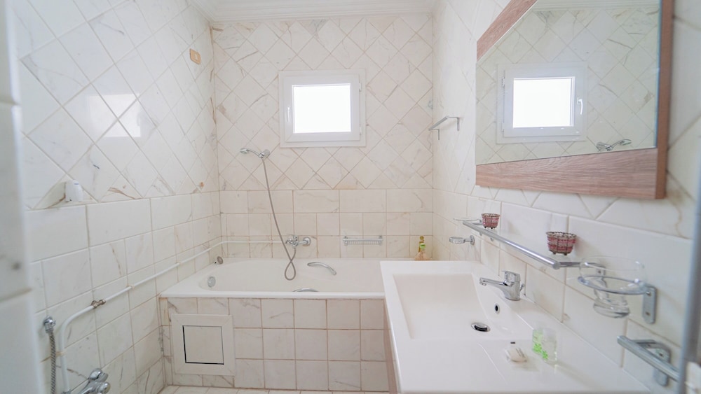 Infinity View Spacious 3 bd With Lake View
