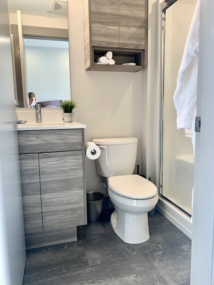 Vernon Vacations - Romantic Lakeside Studio Suite - Property Image 14