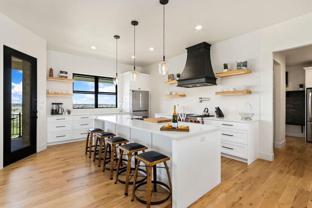 Bridle Ridge Retreat Modern Comfort, Open Views