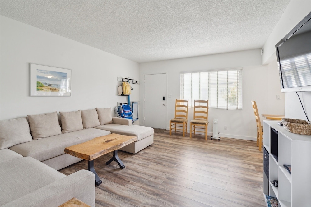 Beautiful 2 Bed Beach Condo #203 2 Bedroom Condo by RedAwning