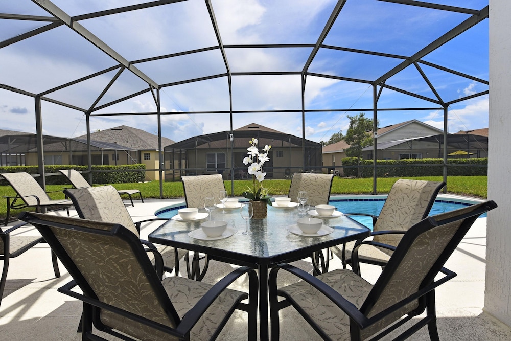 Caribbean Breeze Pool Home 3 Miles to Disney