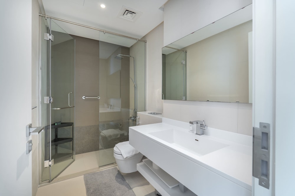 Cozy 1-bedroom Apartment at West Avenue Tower Near Marina Beach