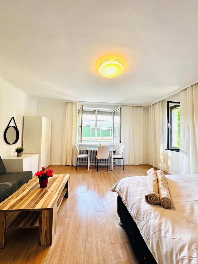 Cozy Garden Villa near Danube For 16P