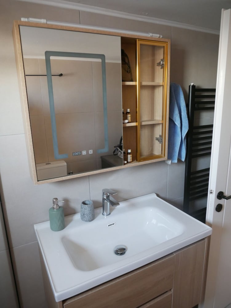Gio s Central Cosy Apartment With Private Balcony