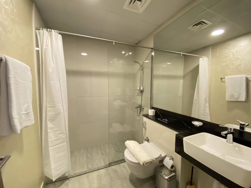 Lux BnB 2BD Canal Views Business Bay