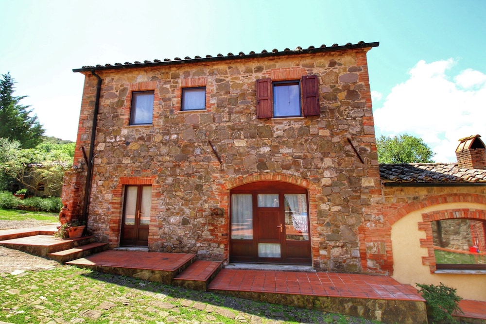 Scenic Tuscan Farmhouse photo 3