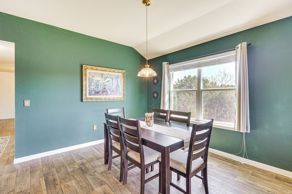 Shop, Dine & Unwind: Pet-friendly Home in Austin!