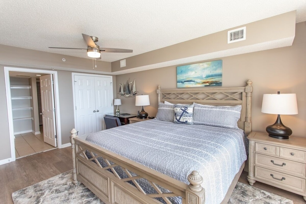 Yacht Club 1-1103 3 Bedroom Condo