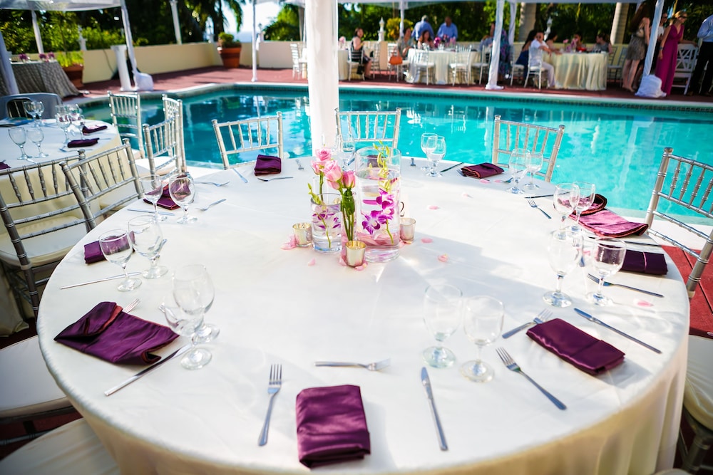 Summerhill, 8BR by Jamaican Treasures