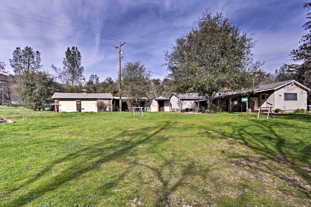 Cozy Home w/ Patio Near Yosemite National Park! view 3