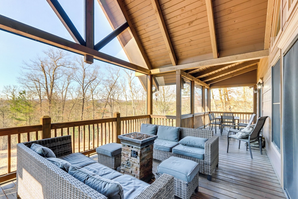 Blue Ridge Orchard Overlook' Cabin w/ Hot Tub