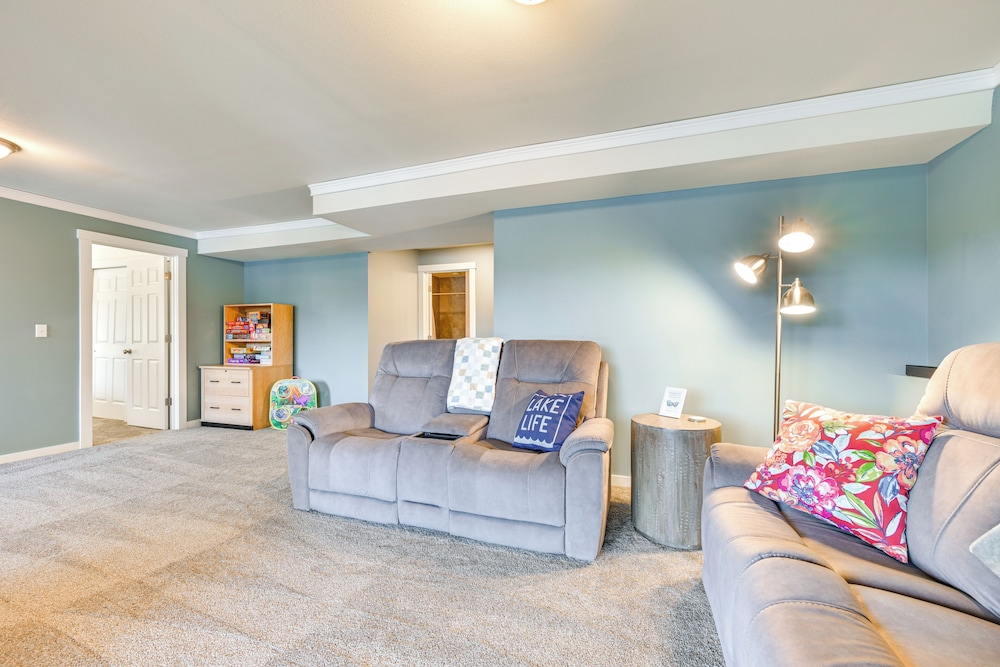 Lakefront Gem w/ Deck & Grill in Shelton