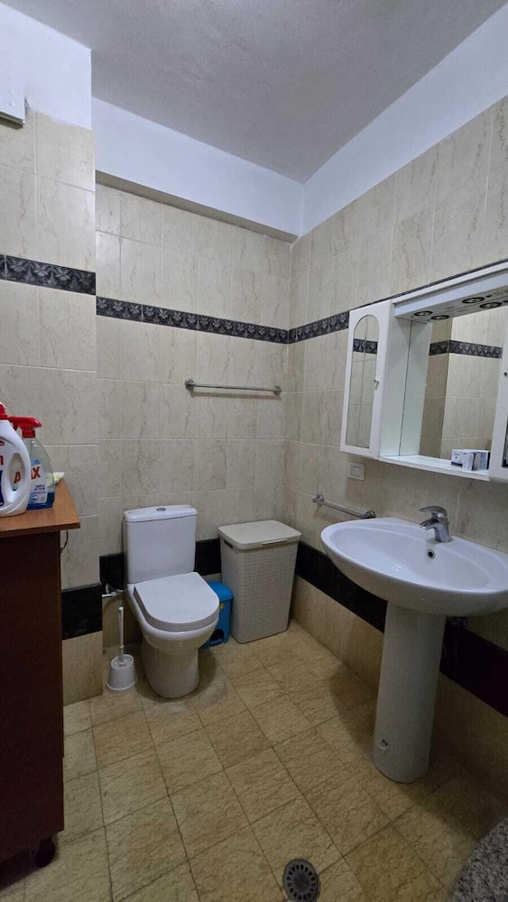 Tirent Apartment - Cozy Bedrooms Stay by Golem Beach.