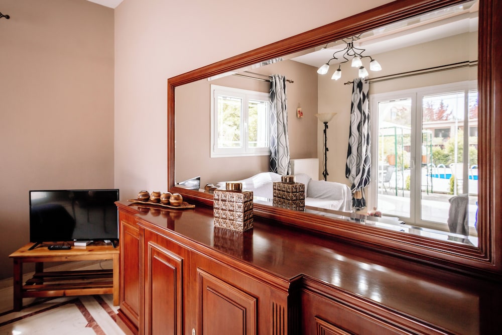 Rahes Villa With Private Swimming Pool