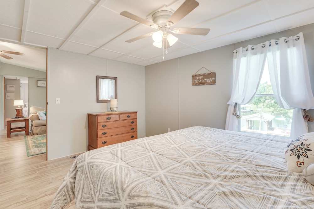 Fish, Swim & More: Quiet Retreat on Lake Sinclair!