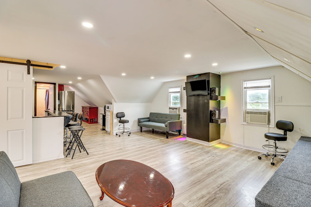 Walkable Abode in Stroudsburg's Business District!