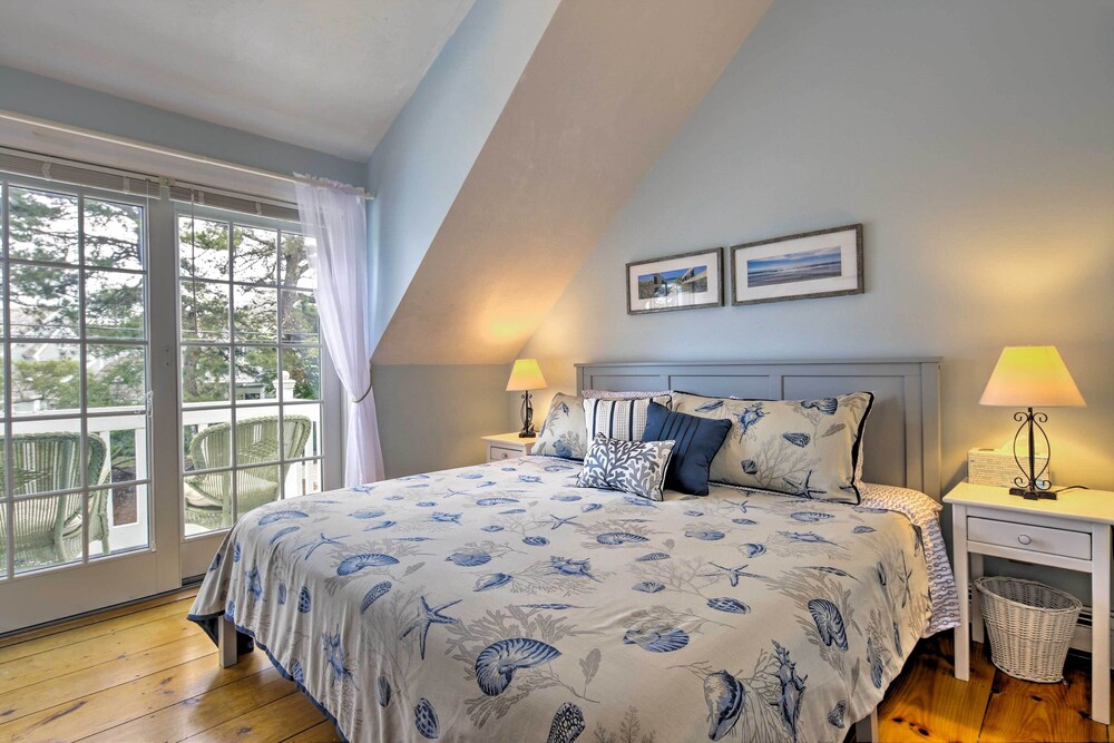 Maushop Village Getaway w/ Private Beach Access!