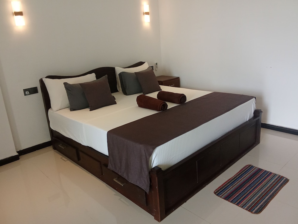 Asai surf inn Arugambay