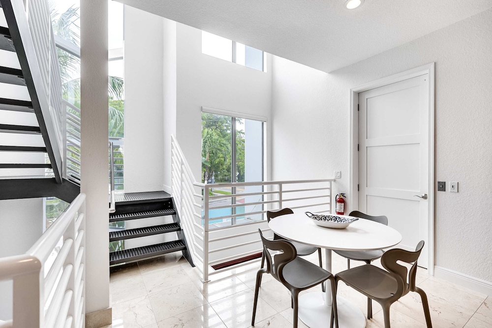 NEW 3-story Townhome With Pool Room Expansive Balcony Seconds Away From Las Olas