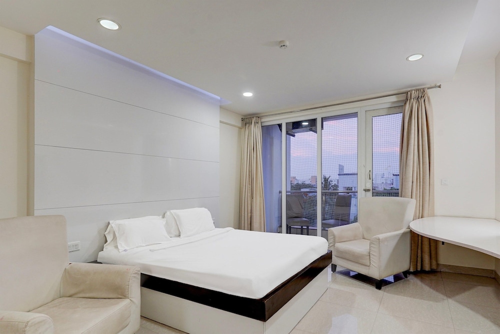 Poolside Retreat Near Sathyabama Chennai