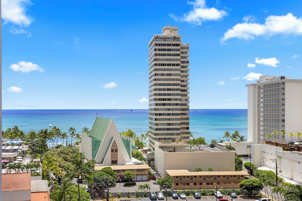Waikiki Banyan 1BR
