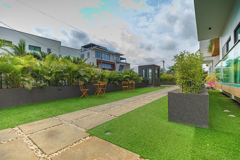 Belfast studio-Blue Waters Property.
