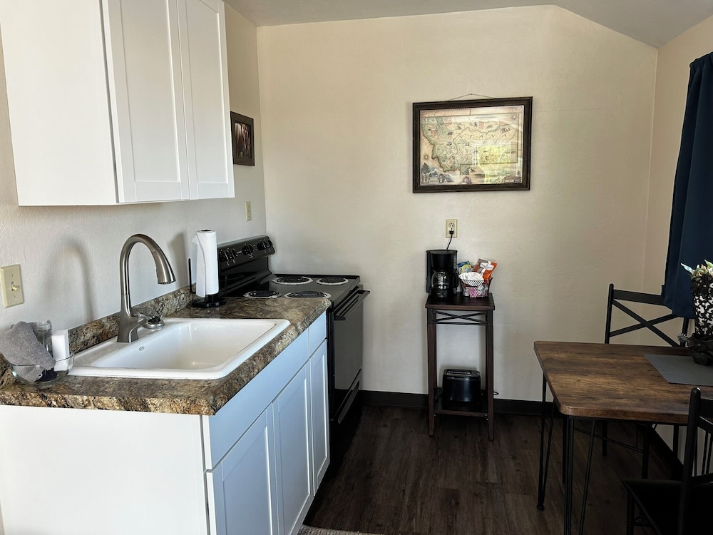 Lamplighter Cabins & Suites